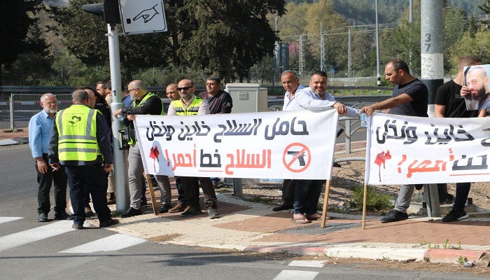 وقفة احتجاج على الجريمة وتقاعس شرطة الاحتلال في دير حنا 