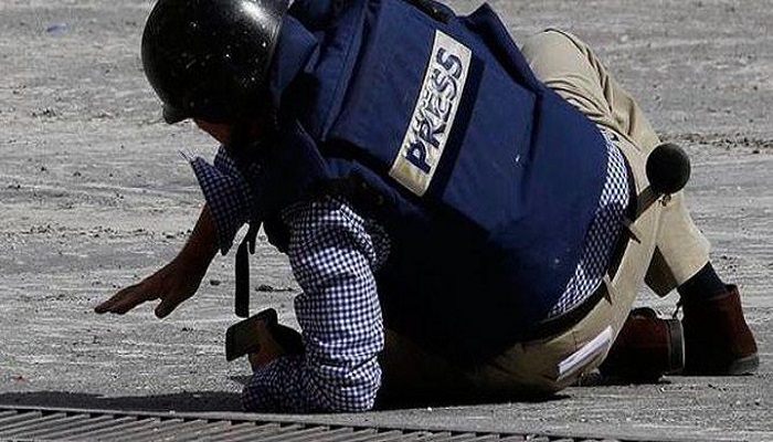 إصابة صحفي بالمطاط والعشرات بالاختناق خلال مواجهات على جبل صبيح 