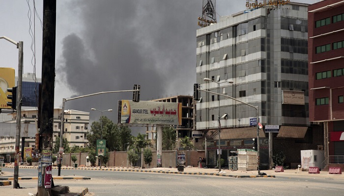 احتدام الاشتباكات بين الجيش والدعم السريع في الخرطوم
