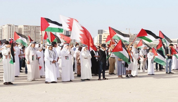 مئات البحرينيين يشاركون في وقفة تضامنية مع القدس

