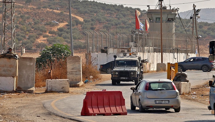 الاحتلال يواصل حصار مدينة أريحا لليوم العاشر على التوالي