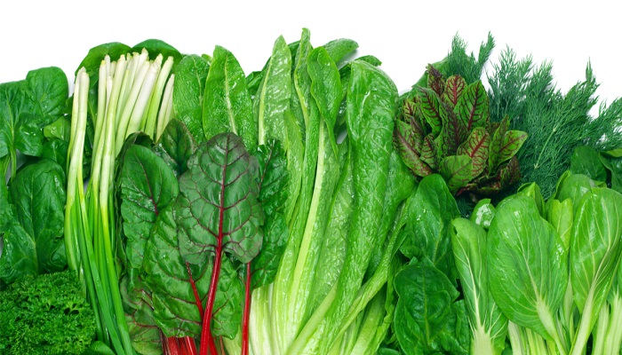 طبيب يكشف فوائد ومضار الخضروات الورقية
