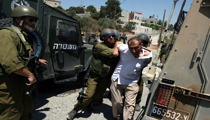 الاحتلال يعتقل 20 فلسطينيا من الضفة 