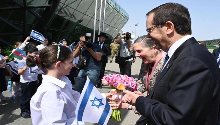 رئيس الاحتلال الإسرائيلي يبدأ زيارة لأذربيجان
