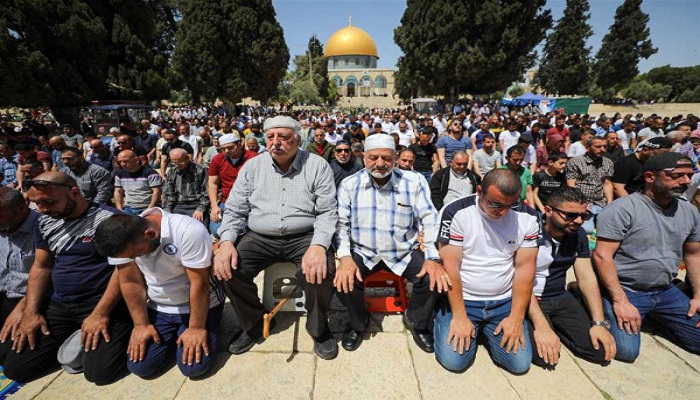40 ألفا يؤدون صلاة الجمعة في المسجد الأقصى