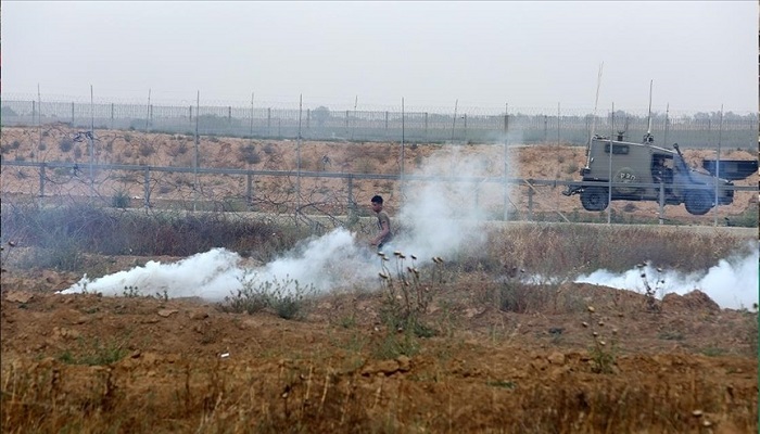 جيش الاحتلال يطلق قنابل الغاز نحو متظاهرين على الحدود مع لبنان
