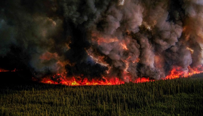 مسؤول كندي: الحرائق تستعر وقد تستمر طوال الصيف
