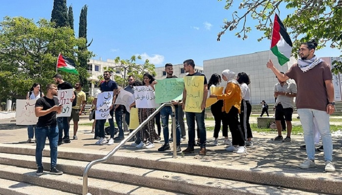 الطلاب الفلسطينيون في أراضي الـ48 يتظاهرون بالجامعات ضد الجريمة
