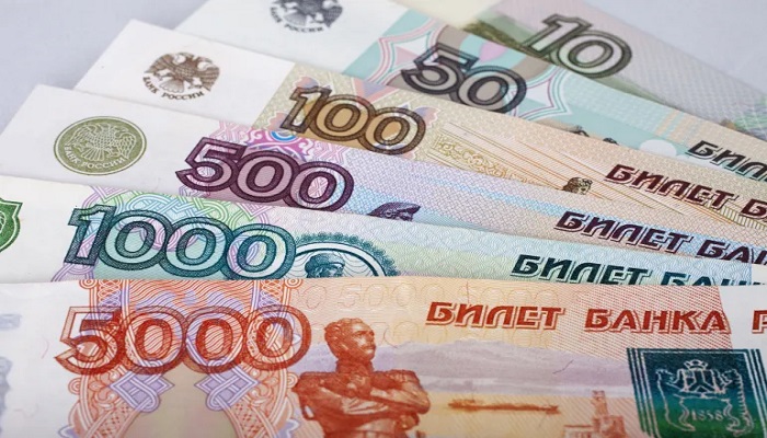 الروبل الروسي يهبط لأدنى مستوياته أمام الدولار منذ شهرين