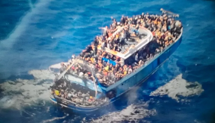 تأكيد مصرع 79 وفقد 500 في غرق قارب اللاجئين قبالة اليونان