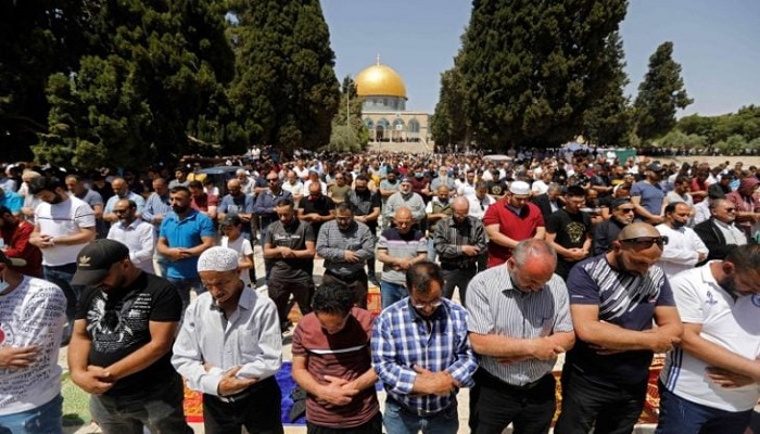 رغم إجراءات الاحتلال المشددة.. 50 ألفا يؤدون صلاة الجمعة في المسجد الأقصى
