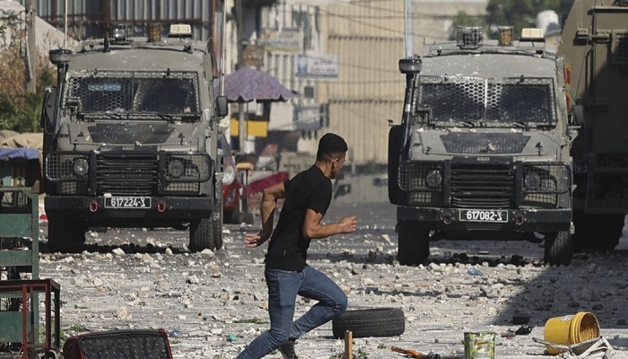الإعلام العبري: فكرة العملية العسكرية في الضفة تفجر خلافات حادة بأروقة الاحتلال
