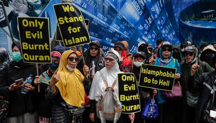 إدانات عربية ودولية واسعة لإحراق نسخة من القرآن الكريم في مظاهرة في ستوكهولم
