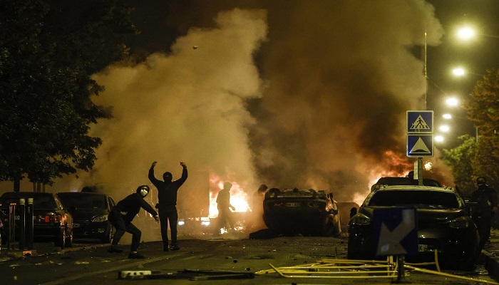 احتجاجات متواصلة والغضب يتصاعد بعد مقتل شاب على يد الشرطة الفرنسية