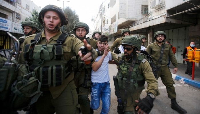  الاحتلال يعتقل طفلًا على حاجز مخيم شعفاط