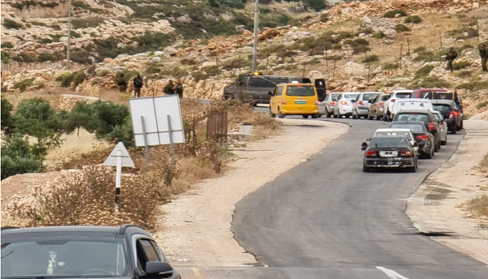 الاحتلال يعيد إغلاق مدخلي قرية المغير شرق رام الله