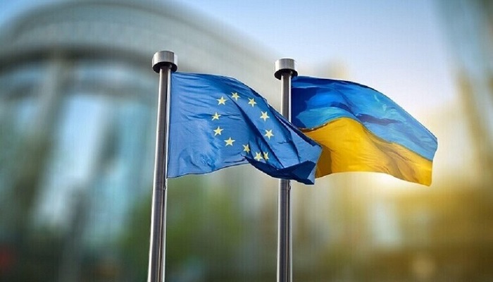 رئيسة المفوضية الأوروبية: الاتحاد الأوروبي زود أوكرانيا بـ220 ألف قذيفة مدفعية