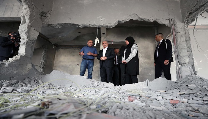 رئيس الوزراء: سنعيد بناء كل بيت يهدمه الاحتلال
