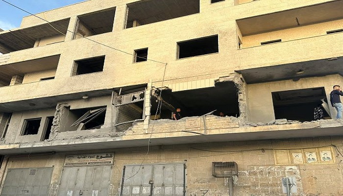 الاحتلال يفجر منزل الأسير إسلام فروخ في رام الله
