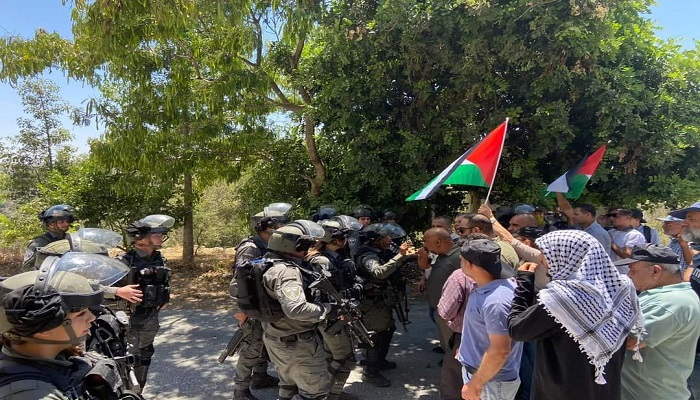 الاحتلال يمنع المواطنين من الوصول إلى أراضيهم المهددة بالاستيلاء عليها غرب سلفيت