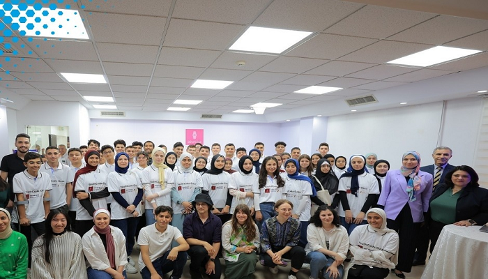بنك فلسطين يقدم دعمه لبرنامج البرمجة الشبابية 