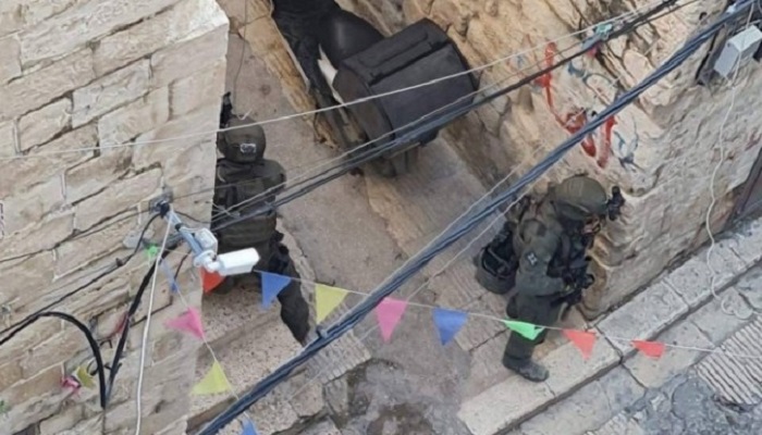  إصابة شاب خلال اقتحام قوات الاحتلال مدينة نابلس ومحاصرتها لمنزل في البلدة القديمة
