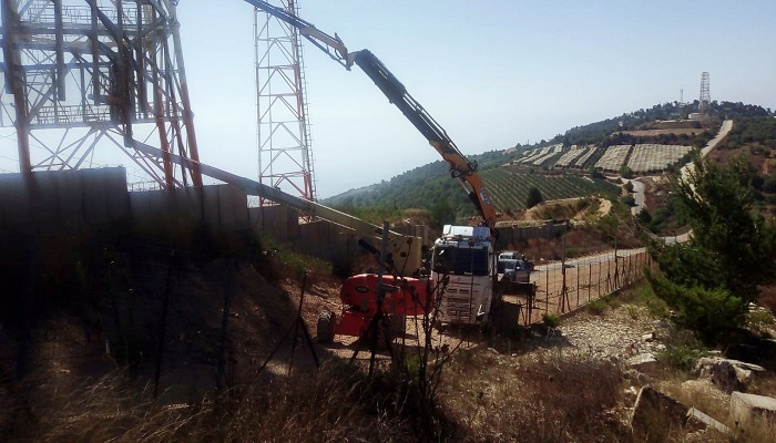 إعلام لبناني: الجيش الإسرائيلي يفكك شباكا حديدية على الحدود مع لبنان
