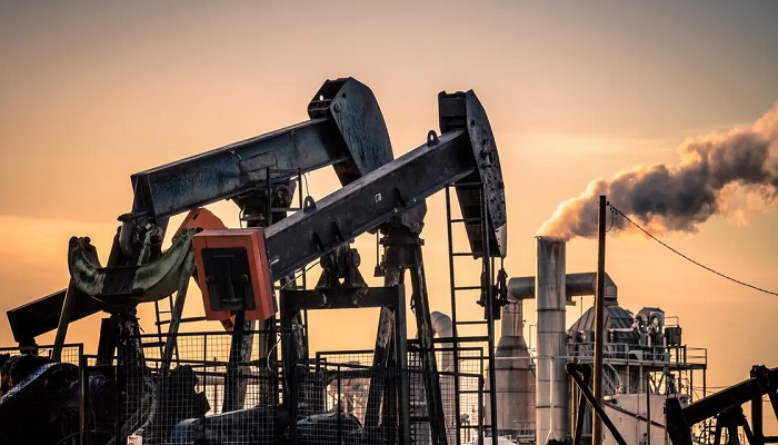 النفط يسجل مكاسب للأسبوع السابع بدعم توقعات طلب قياسية
