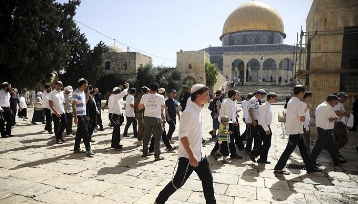 عشرات المستوطنين يقتحمون المسجد الأقصى المبارك
