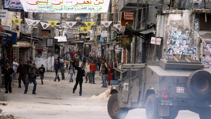 الاحتلال يفجر مقر فتح في مخيم بلاطة