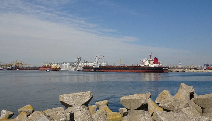 أوكرانيا تتفاوض مع شركات تأمين عالمية لتغطية سفن الحبوب
