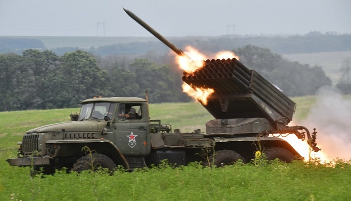 الدفاع الروسية: مقتل 700 جندي أوكراني وتدمير آليات عسكرية على محاور عدة