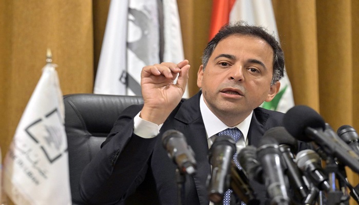 حاكم مصرف لبنان يحذر السياسيين من خطر عدم إقرار الإصلاحات المالية
