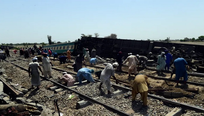  عشرات الضحايا في حادث قطار بإقليم السند في باكستان