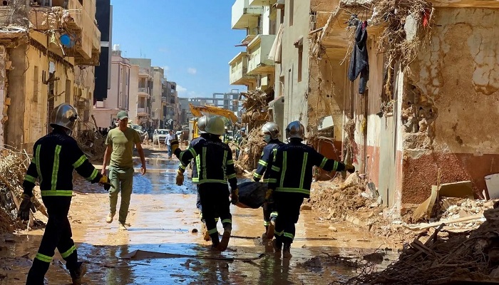 ليبيا تدفن ضحايا الفيضان
