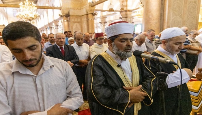 مساجد فلسطين تقيم