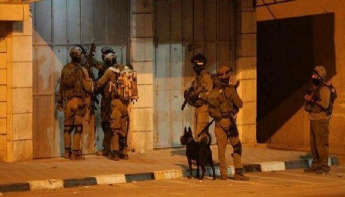 اقتحامات واعتقالات في مناطق متفرقة بالضفة
