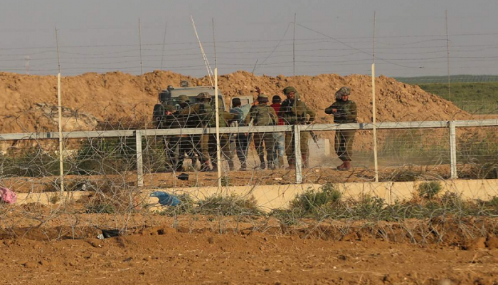 جيش الاحتلال يعلن اعتقال 3 فلسطينيين على حدود غزة
