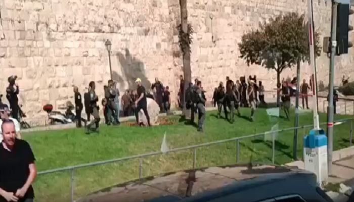 إصابة 3 مستوطنيين بعملية طعن في القدس