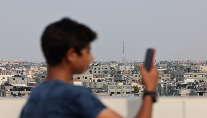 انقطاع خدمات الاتصالات والانترنت مع قطاع غزة
