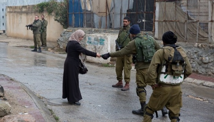 بينهم سيدة وطفلان.. قوات الاحتلال تعتقل 25 فلسطينيا على الأقل من الضفة
