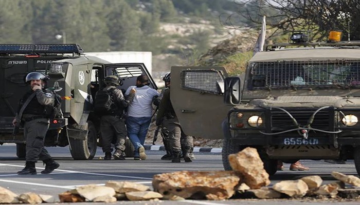بينهم سيدة.. قوات الاحتلال تعتقل 35 فلسطينيا من الضفة 
