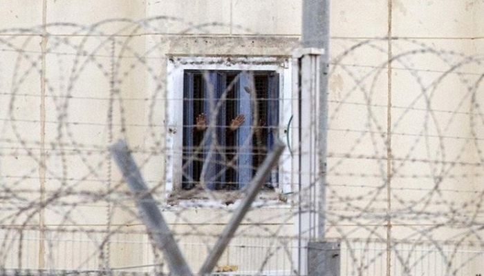 سجن هشارون: شهادات متصاعدة عن عمليات الضرب المبرّح والتفتيش العاري بحقّ الأسيرات الفلسطينيات