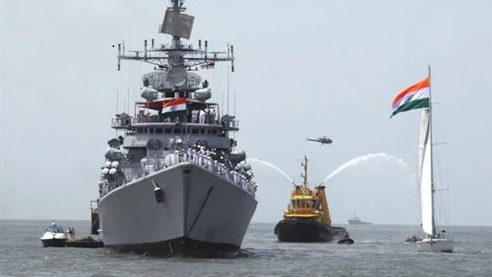 البحرية الهندية تعتلي السفينة المختطفة في بحر العرب

