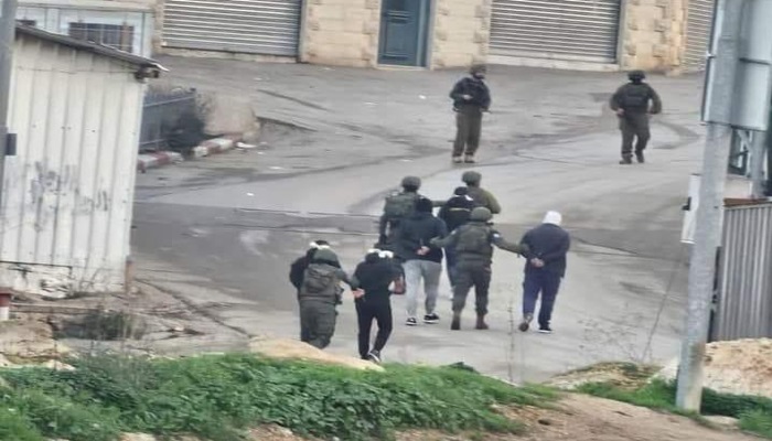 اعتقالات واسعة في قطنة بالقدس واعتداءات متواصلة للاحتلال في الضفة

