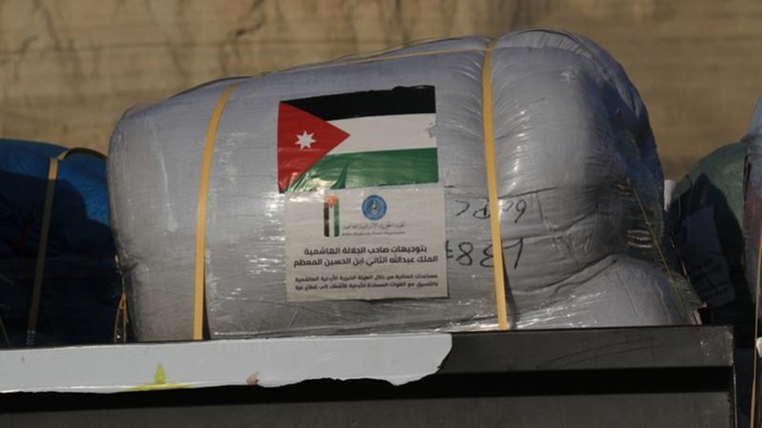 القوات المسلحة الأردنية تعلن إرسال 20 شاحنة مساعدات إغاثية إلى قطاع غزة
