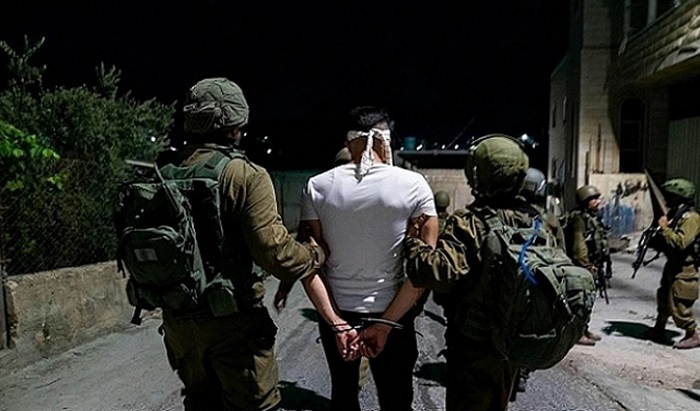 الاحتلال يعتقل 22 مواطنا من الضفة بينهم طفلان وصحفي
