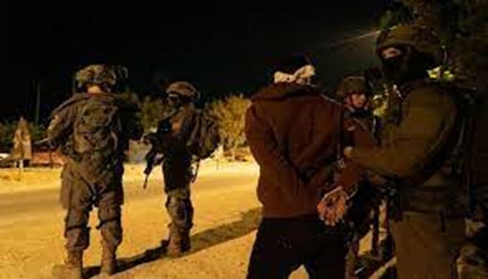 الاحتلال يعتقل 12