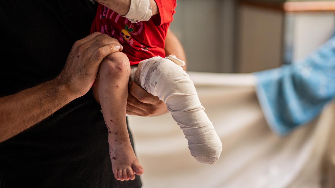 طبيب بريطاني تطوع في قطاع غزة: المسيرات الإسرائيلية تستهدف الجرحى
