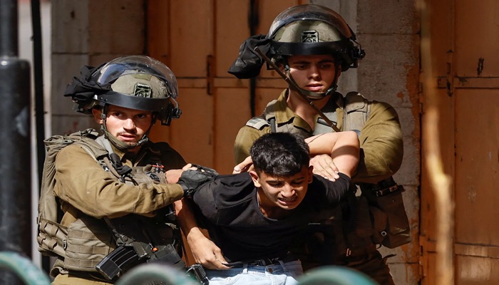 الاحتلال يعتقل 15 مواطنا من الضفة بينهم أطفال

